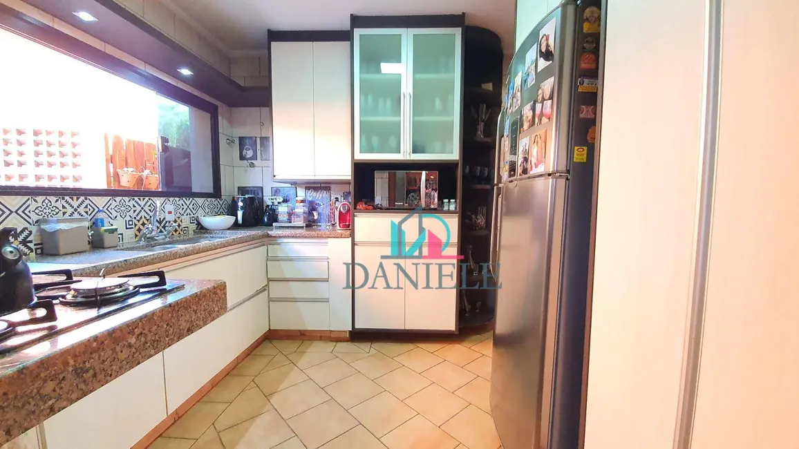 Casa de Condomínio com 3 quartos à venda, 552m2 em Jardim Zavanella, Araraquara - SP - imagem 9 Foto 9 de Casa de Condomínio com 3 quartos à venda, 552m2 em Jardim Zavanella, Araraquara - SP