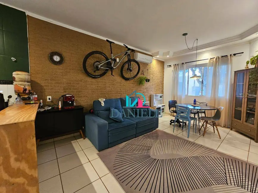 Casa de Condomínio com 3 quartos à venda, 265m2 em Jardim Maria Luiza IV, Araraquara - SP - imagem 3 Foto 3 de Casa de Condomínio com 3 quartos à venda, 265m2 em Jardim Maria Luiza IV, Araraquara - SP