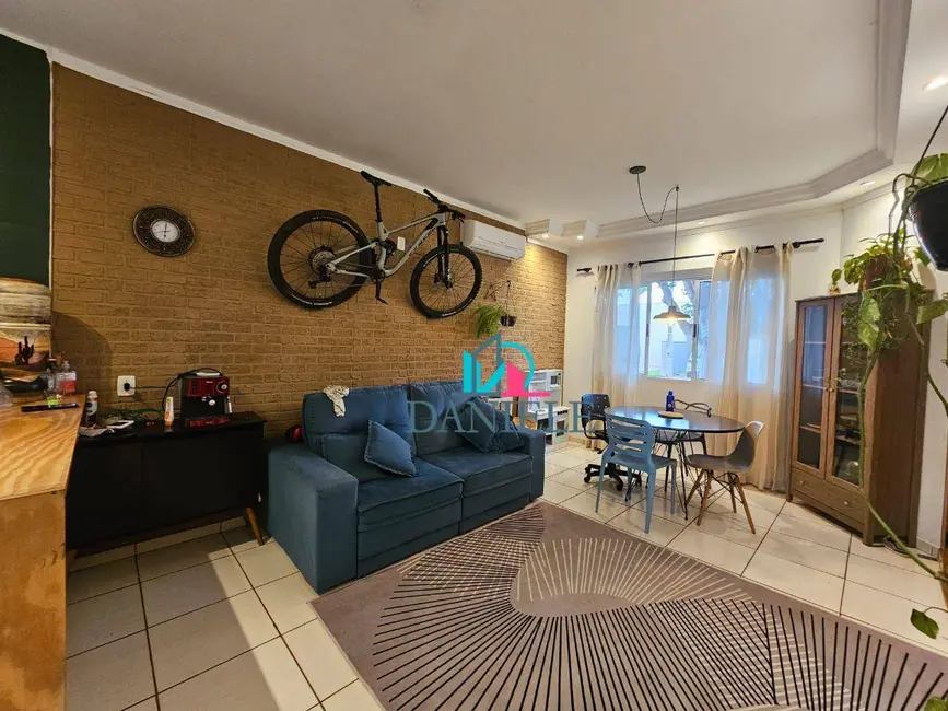 Casa de Condomínio com 3 quartos à venda, 265m2 em Jardim Maria Luiza IV, Araraquara - SP - imagem 4 Foto 4 de Casa de Condomínio com 3 quartos à venda, 265m2 em Jardim Maria Luiza IV, Araraquara - SP