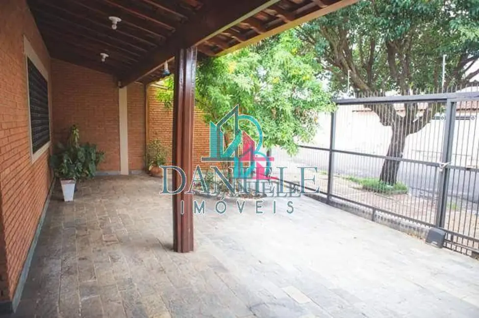 Casa com 3 quartos à venda, 250m2 em Jardim Pinheiros (Vila Xavier), Araraquara - SP - imagem 1 Foto 1 de Casa com 3 quartos à venda, 250m2 em Jardim Pinheiros (Vila Xavier), Araraquara - SP