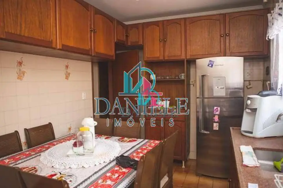 Casa com 3 quartos à venda, 250m2 em Jardim Pinheiros (Vila Xavier), Araraquara - SP - imagem 9 Foto 9 de Casa com 3 quartos à venda, 250m2 em Jardim Pinheiros (Vila Xavier), Araraquara - SP