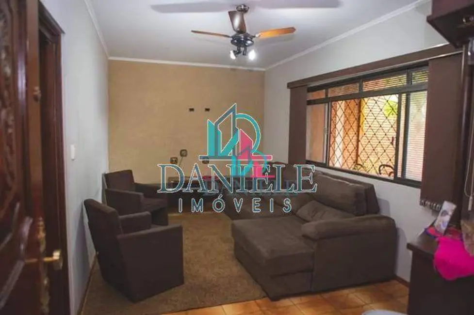 Casa com 3 quartos à venda, 250m2 em Jardim Pinheiros (Vila Xavier), Araraquara - SP - imagem 3 Foto 3 de Casa com 3 quartos à venda, 250m2 em Jardim Pinheiros (Vila Xavier), Araraquara - SP