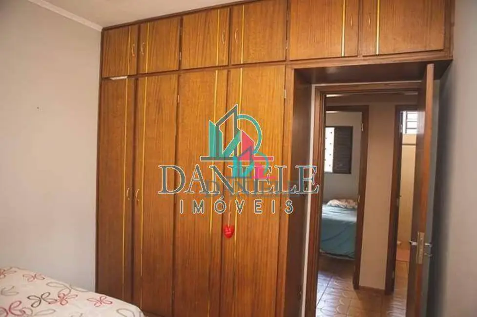 Casa com 3 quartos à venda, 250m2 em Jardim Pinheiros (Vila Xavier), Araraquara - SP - imagem 6 Foto 6 de Casa com 3 quartos à venda, 250m2 em Jardim Pinheiros (Vila Xavier), Araraquara - SP