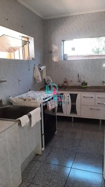 Foto 5 de Casa com 3 quartos à venda, 300m2 em Americo Brasiliense - SP