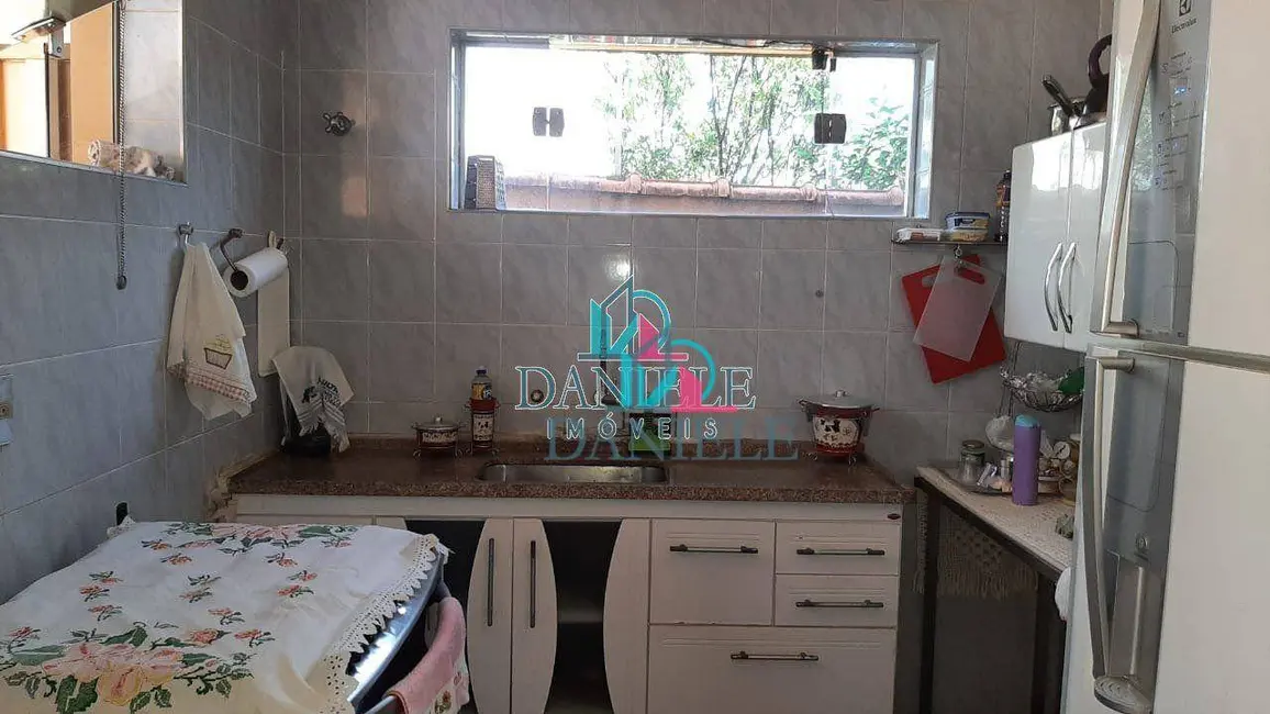 Foto 4 de Casa com 3 quartos à venda, 300m2 em Americo Brasiliense - SP