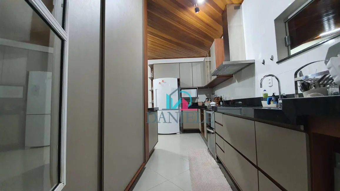 Casa com 3 quartos à venda, 250m2 em Centro, Araraquara - SP - imagem 6 Foto 6 de Casa com 3 quartos à venda, 250m2 em Centro, Araraquara - SP