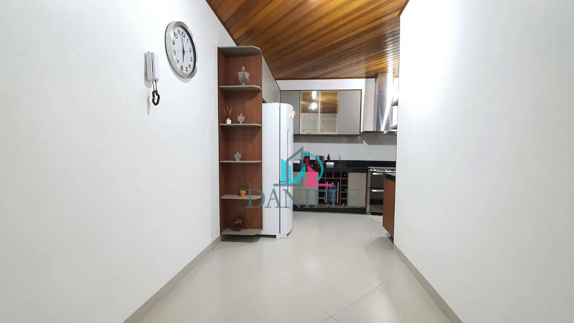Casa com 3 quartos à venda, 250m2 em Centro, Araraquara - SP - imagem 3 Foto 3 de Casa com 3 quartos à venda, 250m2 em Centro, Araraquara - SP