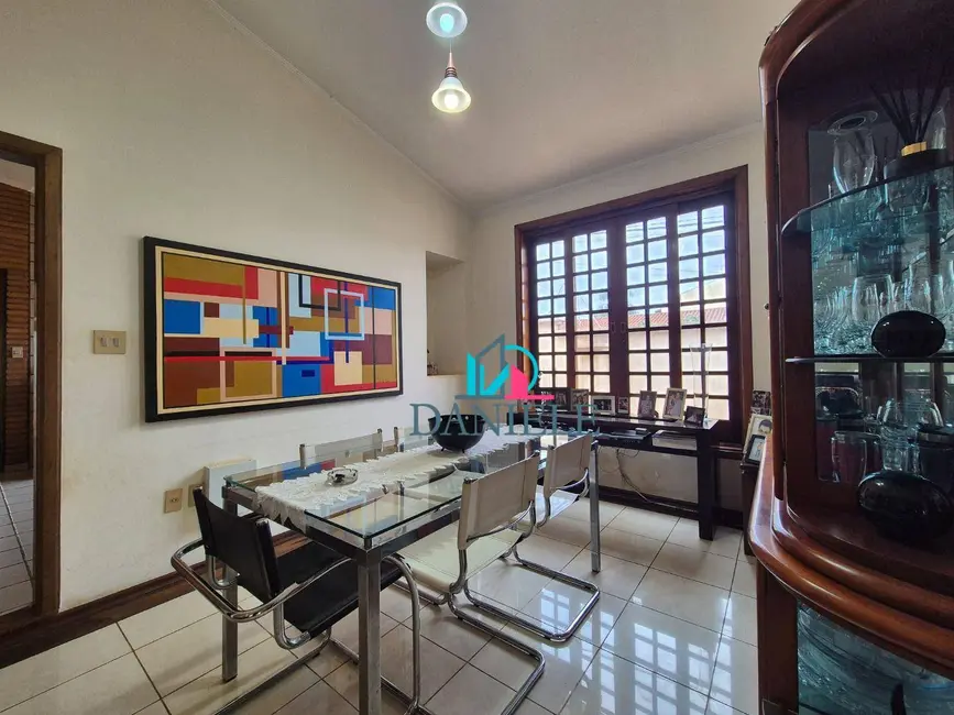 Casa com 3 quartos à venda, 300m2 em Jardim Primor, Araraquara - SP - imagem 6 Foto 6 de Casa com 3 quartos à venda, 300m2 em Jardim Primor, Araraquara - SP