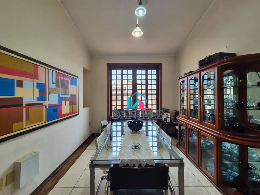 Casa com 3 quartos à venda, 300m2 em Jardim Primor, Araraquara - SP - imagem 5 Foto 5 de Casa com 3 quartos à venda, 300m2 em Jardim Primor, Araraquara - SP