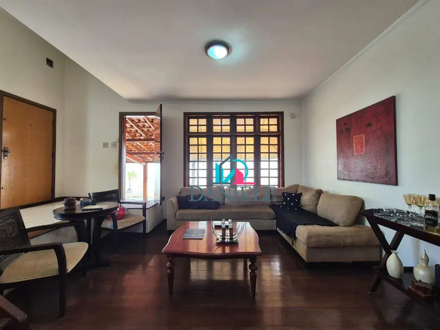 Casa com 3 quartos à venda, 300m2 em Jardim Primor, Araraquara - SP - imagem 3 Foto 3 de Casa com 3 quartos à venda, 300m2 em Jardim Primor, Araraquara - SP