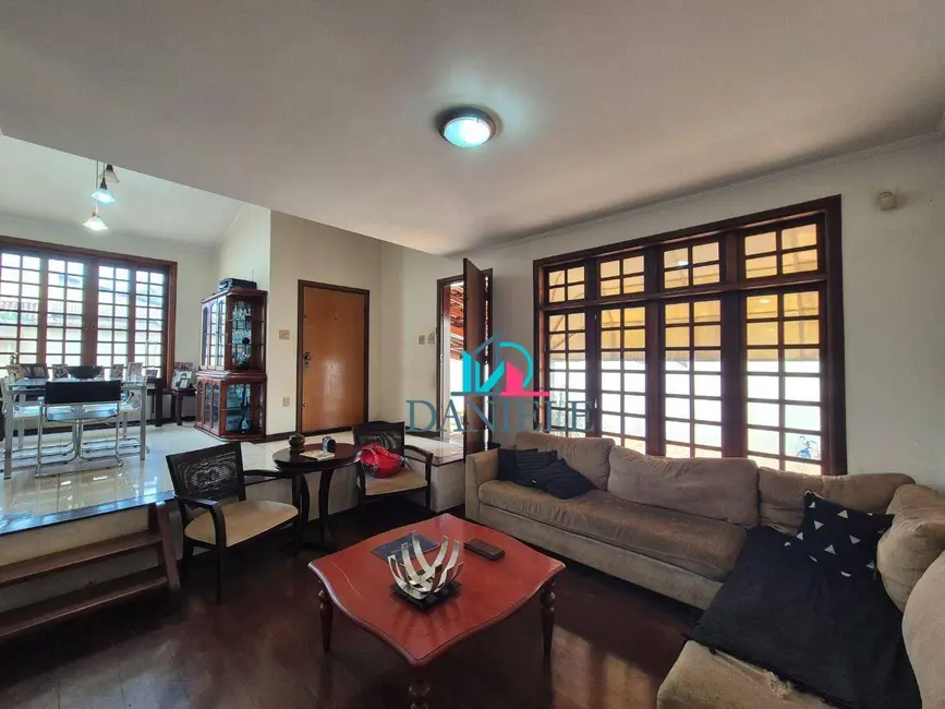 Casa com 3 quartos à venda, 300m2 em Jardim Primor, Araraquara - SP - imagem 4 Foto 4 de Casa com 3 quartos à venda, 300m2 em Jardim Primor, Araraquara - SP