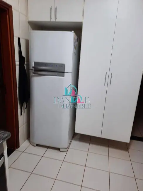 Casa com 3 quartos à venda, 300m2 em Centro, Araraquara - SP - imagem 8 Foto 8 de Casa com 3 quartos à venda, 300m2 em Centro, Araraquara - SP