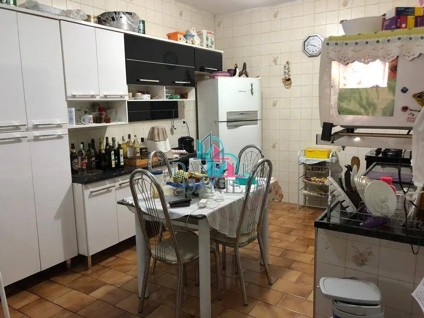 Casa com 2 quartos à venda, 250m2 em Parque São Paulo (Vila Xavier), Araraquara - SP - imagem 3 Foto 3 de Casa com 2 quartos à venda, 250m2 em Parque São Paulo (Vila Xavier), Araraquara - SP