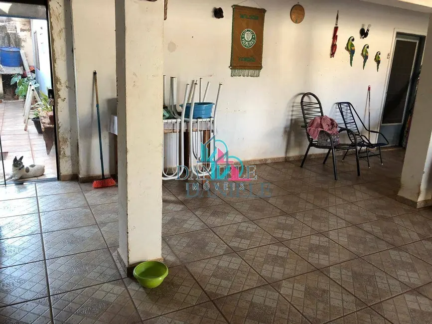 Casa com 2 quartos à venda, 250m2 em Parque São Paulo (Vila Xavier), Araraquara - SP - imagem 4 Foto 4 de Casa com 2 quartos à venda, 250m2 em Parque São Paulo (Vila Xavier), Araraquara - SP