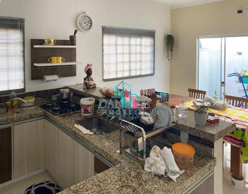 Casa com 2 quartos à venda, 282m2 em Jardim do Bosque, Araraquara - SP - imagem 4 Foto 4 de Casa com 2 quartos à venda, 282m2 em Jardim do Bosque, Araraquara - SP