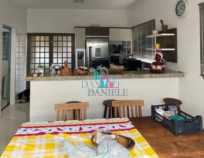 Casa com 2 quartos à venda, 282m2 em Jardim do Bosque, Araraquara - SP - imagem 2 Foto 2 de Casa com 2 quartos à venda, 282m2 em Jardim do Bosque, Araraquara - SP