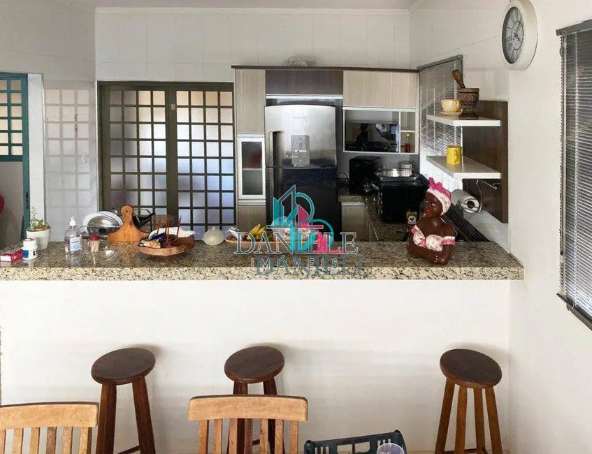 Casa com 2 quartos à venda, 282m2 em Jardim do Bosque, Araraquara - SP - imagem 1 Foto 1 de Casa com 2 quartos à venda, 282m2 em Jardim do Bosque, Araraquara - SP