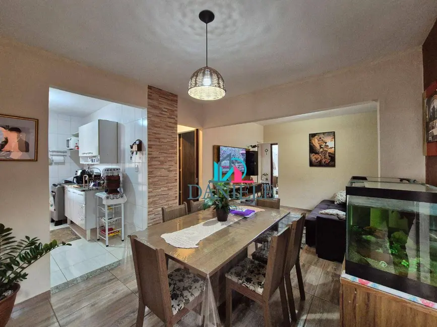 Casa com 3 quartos à venda, 250m2 em Jardim Roberto Selmi Dei, Araraquara - SP - imagem 1 Foto 1 de Casa com 3 quartos à venda, 250m2 em Jardim Roberto Selmi Dei, Araraquara - SP