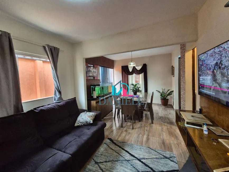 Casa com 3 quartos à venda, 250m2 em Jardim Roberto Selmi Dei, Araraquara - SP - imagem 7 Foto 7 de Casa com 3 quartos à venda, 250m2 em Jardim Roberto Selmi Dei, Araraquara - SP
