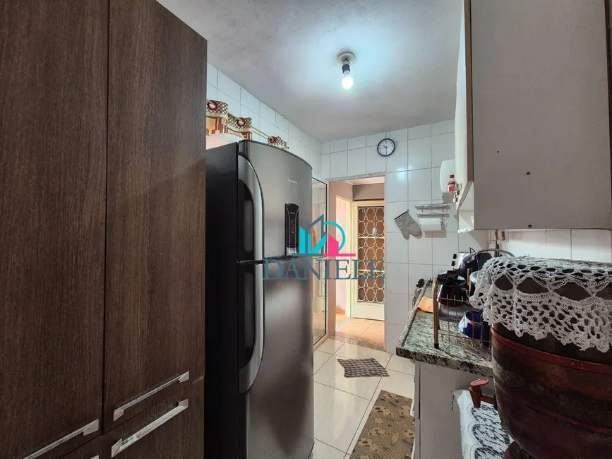 Casa com 3 quartos à venda, 250m2 em Jardim Roberto Selmi Dei, Araraquara - SP - imagem 9 Foto 9 de Casa com 3 quartos à venda, 250m2 em Jardim Roberto Selmi Dei, Araraquara - SP