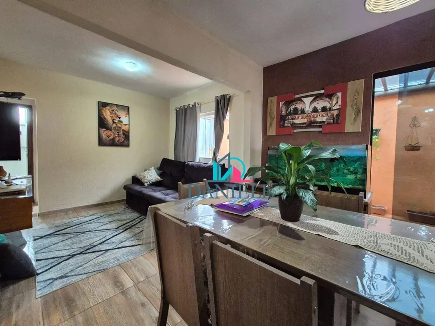 Casa com 3 quartos à venda, 250m2 em Jardim Roberto Selmi Dei, Araraquara - SP - imagem 4 Foto 4 de Casa com 3 quartos à venda, 250m2 em Jardim Roberto Selmi Dei, Araraquara - SP