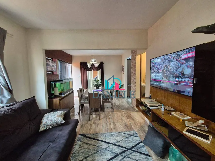 Casa com 3 quartos à venda, 250m2 em Jardim Roberto Selmi Dei, Araraquara - SP - imagem 6 Foto 6 de Casa com 3 quartos à venda, 250m2 em Jardim Roberto Selmi Dei, Araraquara - SP