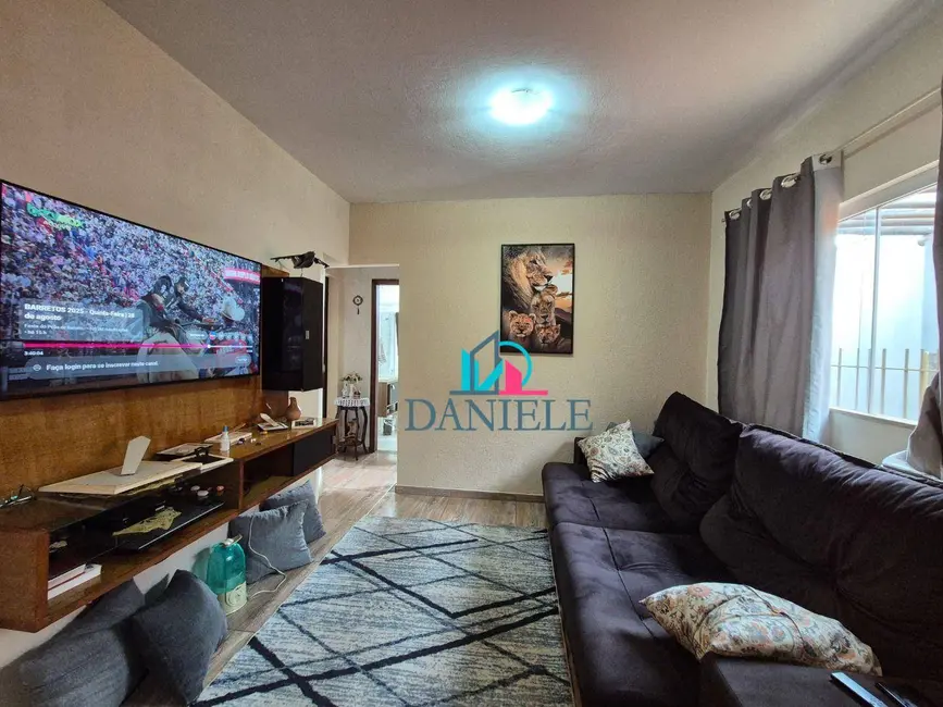 Casa com 3 quartos à venda, 250m2 em Jardim Roberto Selmi Dei, Araraquara - SP - imagem 5 Foto 5 de Casa com 3 quartos à venda, 250m2 em Jardim Roberto Selmi Dei, Araraquara - SP