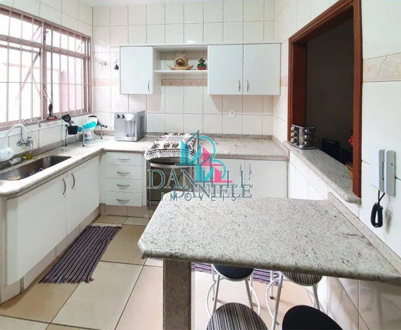 Casa com 3 quartos à venda, 300m2 em Jardim Adalgisa, Araraquara - SP - imagem 6 Foto 6 de Casa com 3 quartos à venda, 300m2 em Jardim Adalgisa, Araraquara - SP