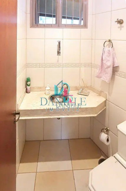 Casa com 3 quartos à venda, 300m2 em Jardim Adalgisa, Araraquara - SP - imagem 4 Foto 4 de Casa com 3 quartos à venda, 300m2 em Jardim Adalgisa, Araraquara - SP