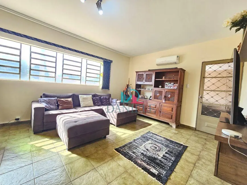 Casa com 4 quartos à venda, 276m2 em Jardim Brasil (Vila Xavier), Araraquara - SP - imagem 6 Foto 6 de Casa com 4 quartos à venda, 276m2 em Jardim Brasil (Vila Xavier), Araraquara - SP