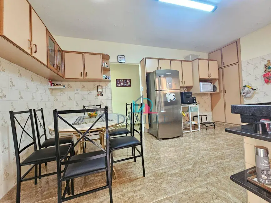 Casa com 4 quartos à venda, 276m2 em Jardim Brasil (Vila Xavier), Araraquara - SP - imagem 8 Foto 8 de Casa com 4 quartos à venda, 276m2 em Jardim Brasil (Vila Xavier), Araraquara - SP