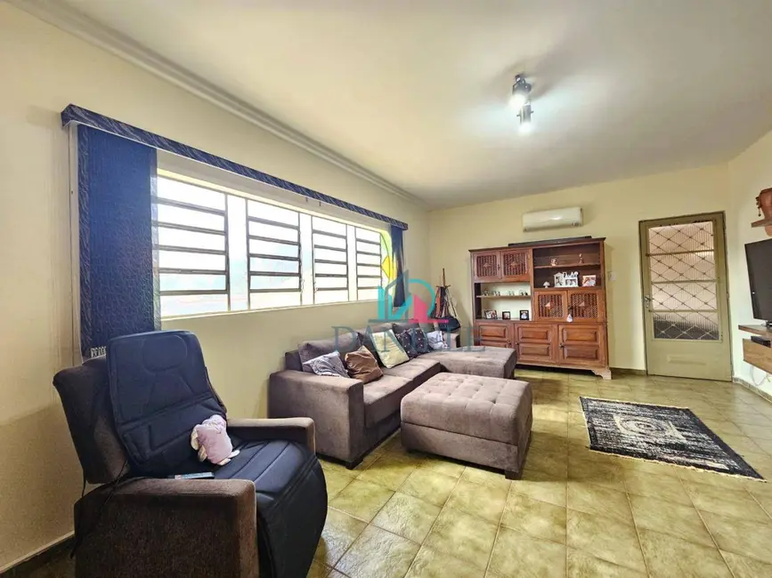 Casa com 4 quartos à venda, 276m2 em Jardim Brasil (Vila Xavier), Araraquara - SP - imagem 4 Foto 4 de Casa com 4 quartos à venda, 276m2 em Jardim Brasil (Vila Xavier), Araraquara - SP