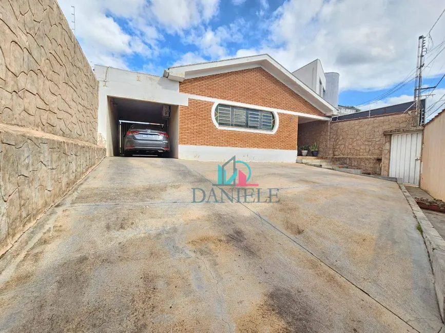 Casa com 4 quartos à venda, 276m2 em Jardim Brasil (Vila Xavier), Araraquara - SP - imagem 1 Foto 1 de Casa com 4 quartos à venda, 276m2 em Jardim Brasil (Vila Xavier), Araraquara - SP