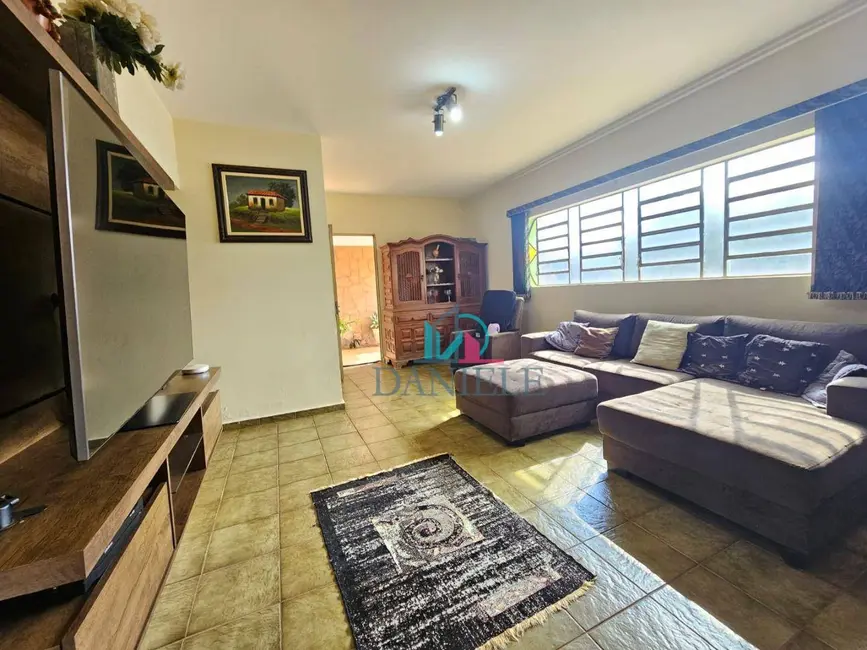 Casa com 4 quartos à venda, 276m2 em Jardim Brasil (Vila Xavier), Araraquara - SP - imagem 5 Foto 5 de Casa com 4 quartos à venda, 276m2 em Jardim Brasil (Vila Xavier), Araraquara - SP