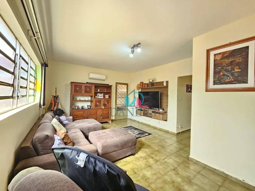 Casa com 4 quartos à venda, 276m2 em Jardim Brasil (Vila Xavier), Araraquara - SP - imagem 3 Foto 3 de Casa com 4 quartos à venda, 276m2 em Jardim Brasil (Vila Xavier), Araraquara - SP