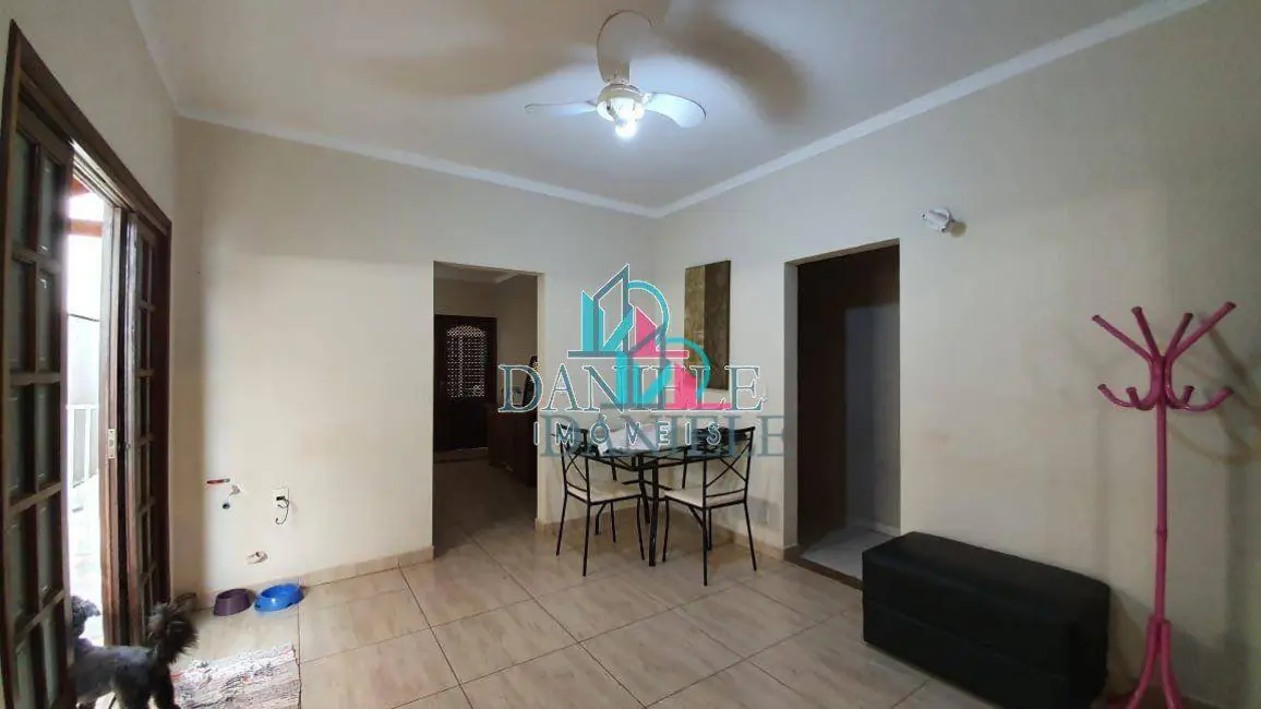 Casa com 2 quartos à venda, 250m2 em Jardim Pinheiros (Vila Xavier), Araraquara - SP - imagem 3 Foto 3 de Casa com 2 quartos à venda, 250m2 em Jardim Pinheiros (Vila Xavier), Araraquara - SP