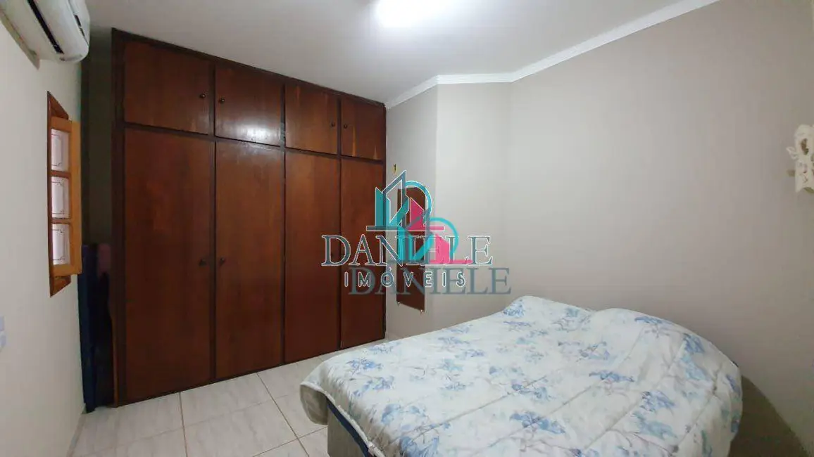 Casa com 2 quartos à venda, 250m2 em Jardim Pinheiros (Vila Xavier), Araraquara - SP - imagem 6 Foto 6 de Casa com 2 quartos à venda, 250m2 em Jardim Pinheiros (Vila Xavier), Araraquara - SP