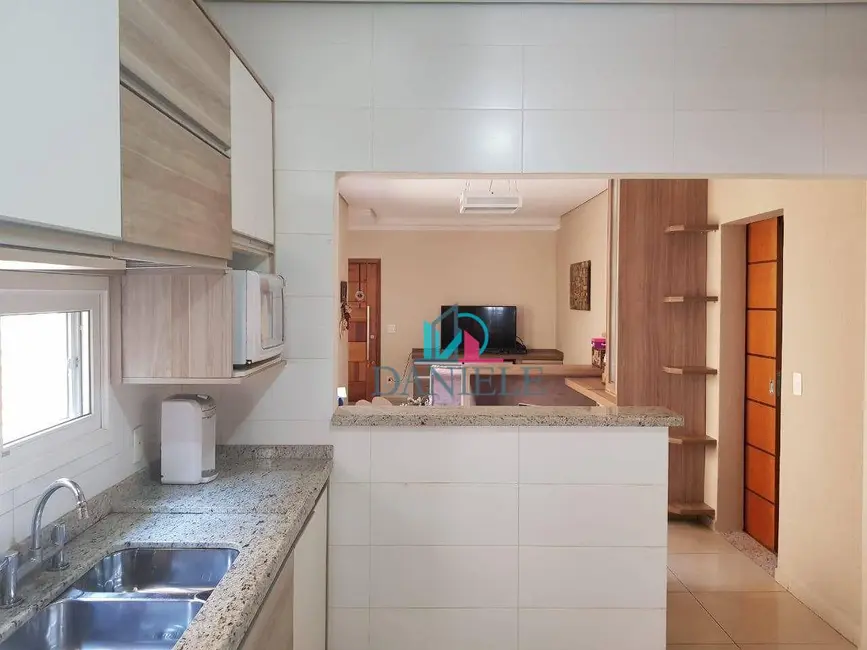 Casa com 3 quartos à venda, 427m2 em Araraquara - SP - imagem 5 Foto 5 de Casa com 3 quartos à venda, 427m2 em Araraquara - SP