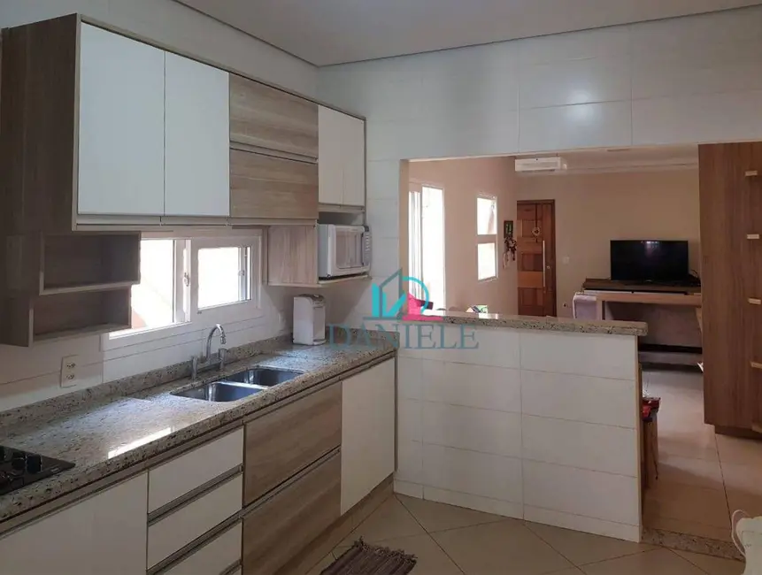 Casa com 3 quartos à venda, 427m2 em Araraquara - SP - imagem 6 Foto 6 de Casa com 3 quartos à venda, 427m2 em Araraquara - SP