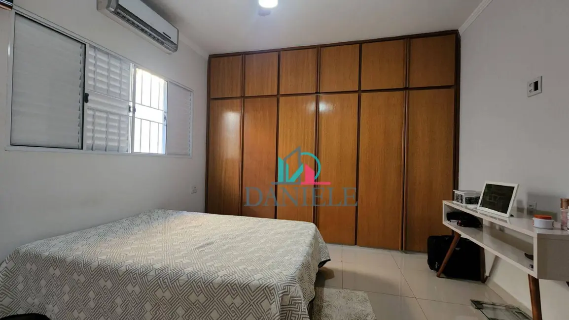 Casa com 3 quartos à venda, 290m2 em Vila Xavier (Vila Xavier), Araraquara - SP - imagem 9 Foto 9 de Casa com 3 quartos à venda, 290m2 em Vila Xavier (Vila Xavier), Araraquara - SP