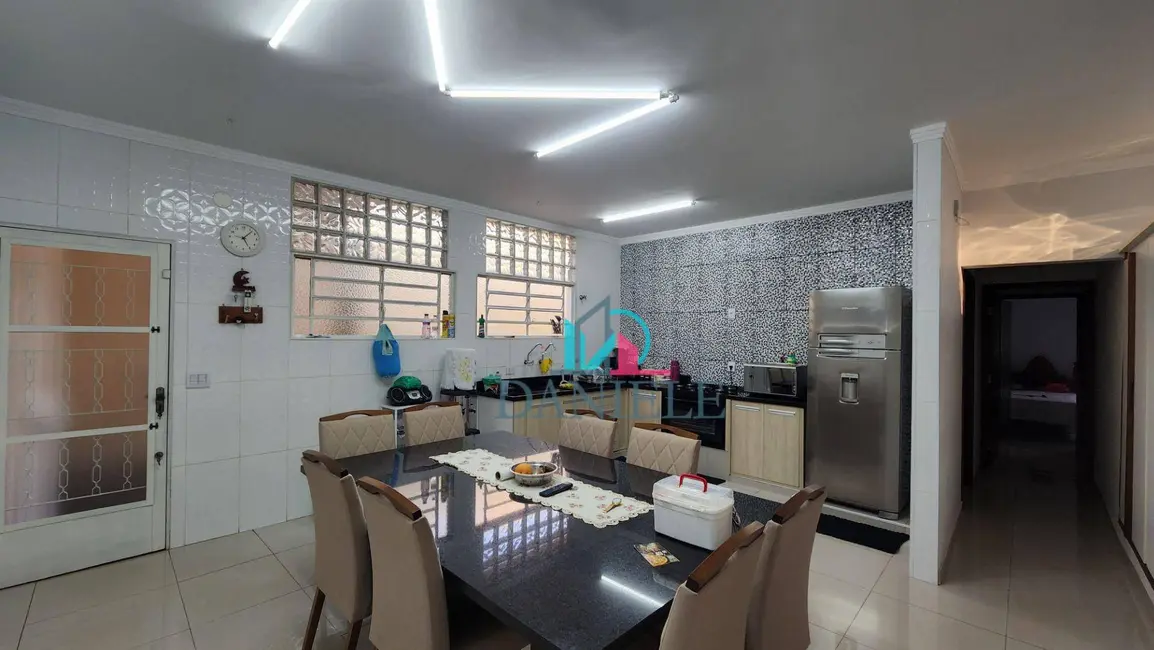 Casa com 3 quartos à venda, 290m2 em Vila Xavier (Vila Xavier), Araraquara - SP - imagem 6 Foto 6 de Casa com 3 quartos à venda, 290m2 em Vila Xavier (Vila Xavier), Araraquara - SP