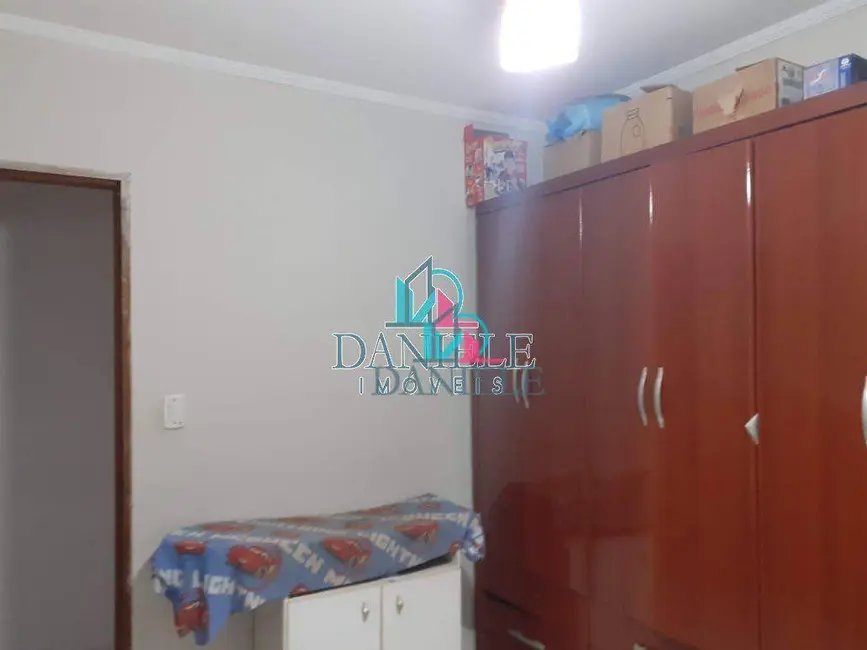 Casa com 3 quartos à venda, 250m2 em Jardim Roberto Selmi Dei, Araraquara - SP - imagem 9 Foto 9 de Casa com 3 quartos à venda, 250m2 em Jardim Roberto Selmi Dei, Araraquara - SP