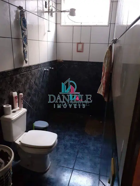 Casa com 3 quartos à venda, 250m2 em Jardim Roberto Selmi Dei, Araraquara - SP - imagem 6 Foto 6 de Casa com 3 quartos à venda, 250m2 em Jardim Roberto Selmi Dei, Araraquara - SP