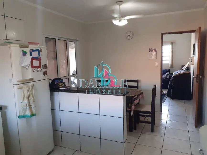 Casa com 3 quartos à venda, 250m2 em Jardim Roberto Selmi Dei, Araraquara - SP - imagem 3 Foto 3 de Casa com 3 quartos à venda, 250m2 em Jardim Roberto Selmi Dei, Araraquara - SP