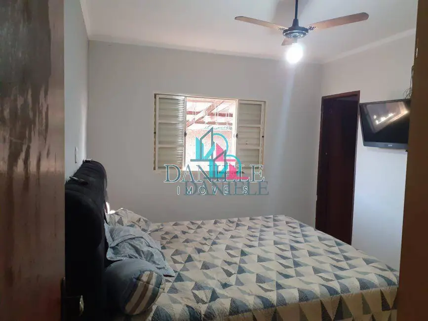 Casa com 3 quartos à venda, 250m2 em Jardim Roberto Selmi Dei, Araraquara - SP - imagem 4 Foto 4 de Casa com 3 quartos à venda, 250m2 em Jardim Roberto Selmi Dei, Araraquara - SP