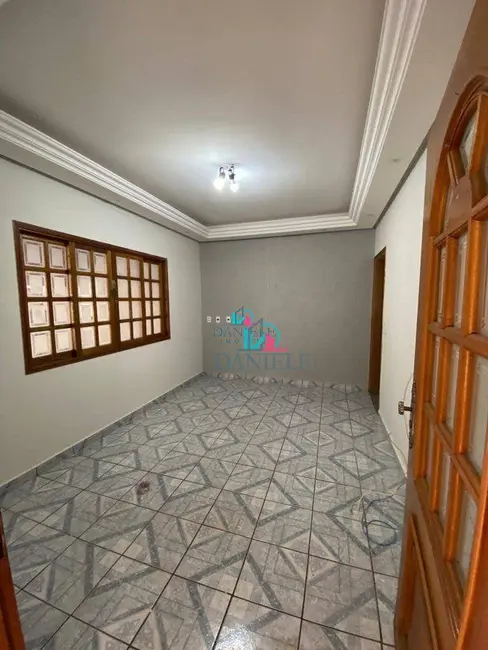 Casa com 3 quartos à venda, 187m2 em Araraquara - SP - imagem 3 Foto 3 de Casa com 3 quartos à venda, 187m2 em Araraquara - SP