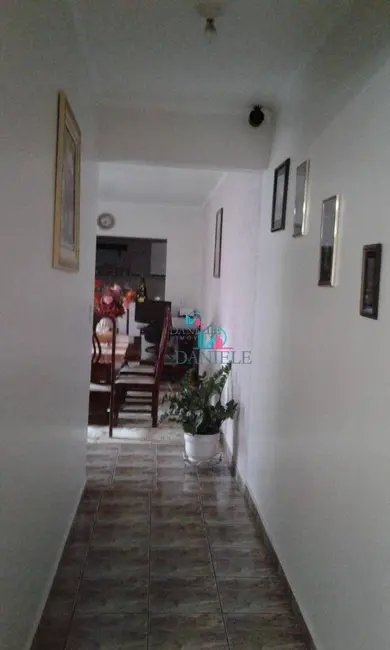 Casa com 3 quartos à venda, 250m2 em Jardim Pinheiros (Vila Xavier), Araraquara - SP - imagem 6 Foto 6 de Casa com 3 quartos à venda, 250m2 em Jardim Pinheiros (Vila Xavier), Araraquara - SP