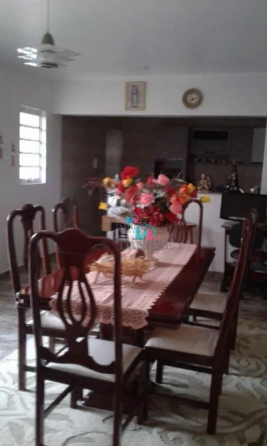 Casa com 3 quartos à venda, 250m2 em Jardim Pinheiros (Vila Xavier), Araraquara - SP - imagem 4 Foto 4 de Casa com 3 quartos à venda, 250m2 em Jardim Pinheiros (Vila Xavier), Araraquara - SP