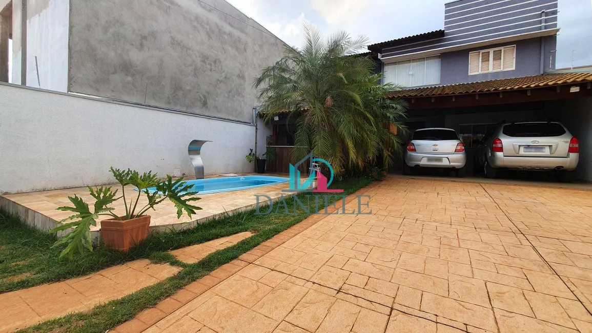 Foto 2 de Casa com 3 quartos à venda, 275m2 em Jardim Botânico, Araraquara - SP