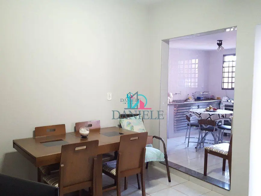 Casa com 3 quartos à venda, 269m2 em Vila Xavier (Vila Xavier), Araraquara - SP - imagem 6 Foto 6 de Casa com 3 quartos à venda, 269m2 em Vila Xavier (Vila Xavier), Araraquara - SP